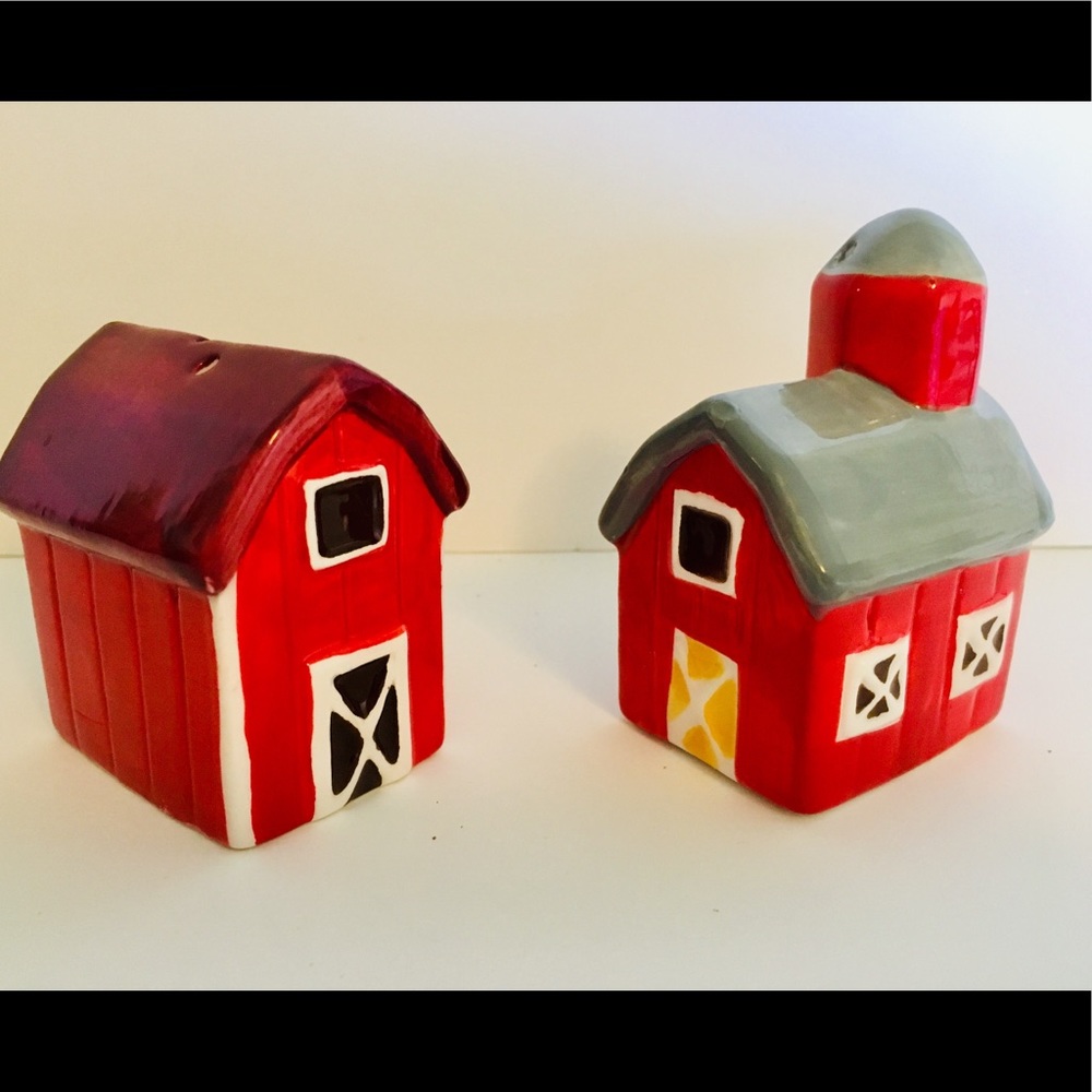 Ceramic Red Farmhouse & Barn Salt Pepper Shakers